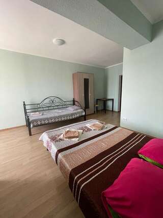 Гостиница Альтера Поповка Трехместный номер «Комфорт»-2